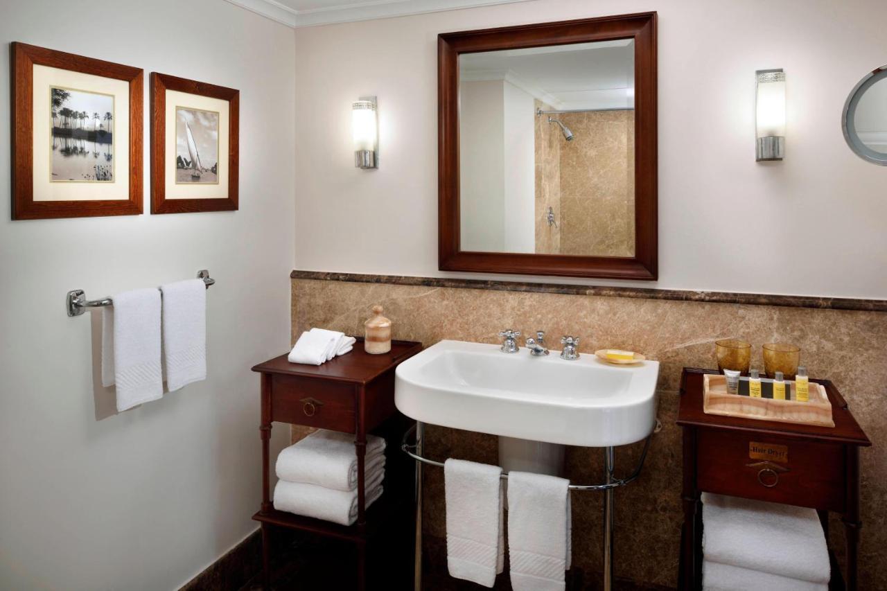 فندق ماريوت مينا هاوس، القاهرة Giza المظهر الخارجي الصورة A bathroom in a hotel