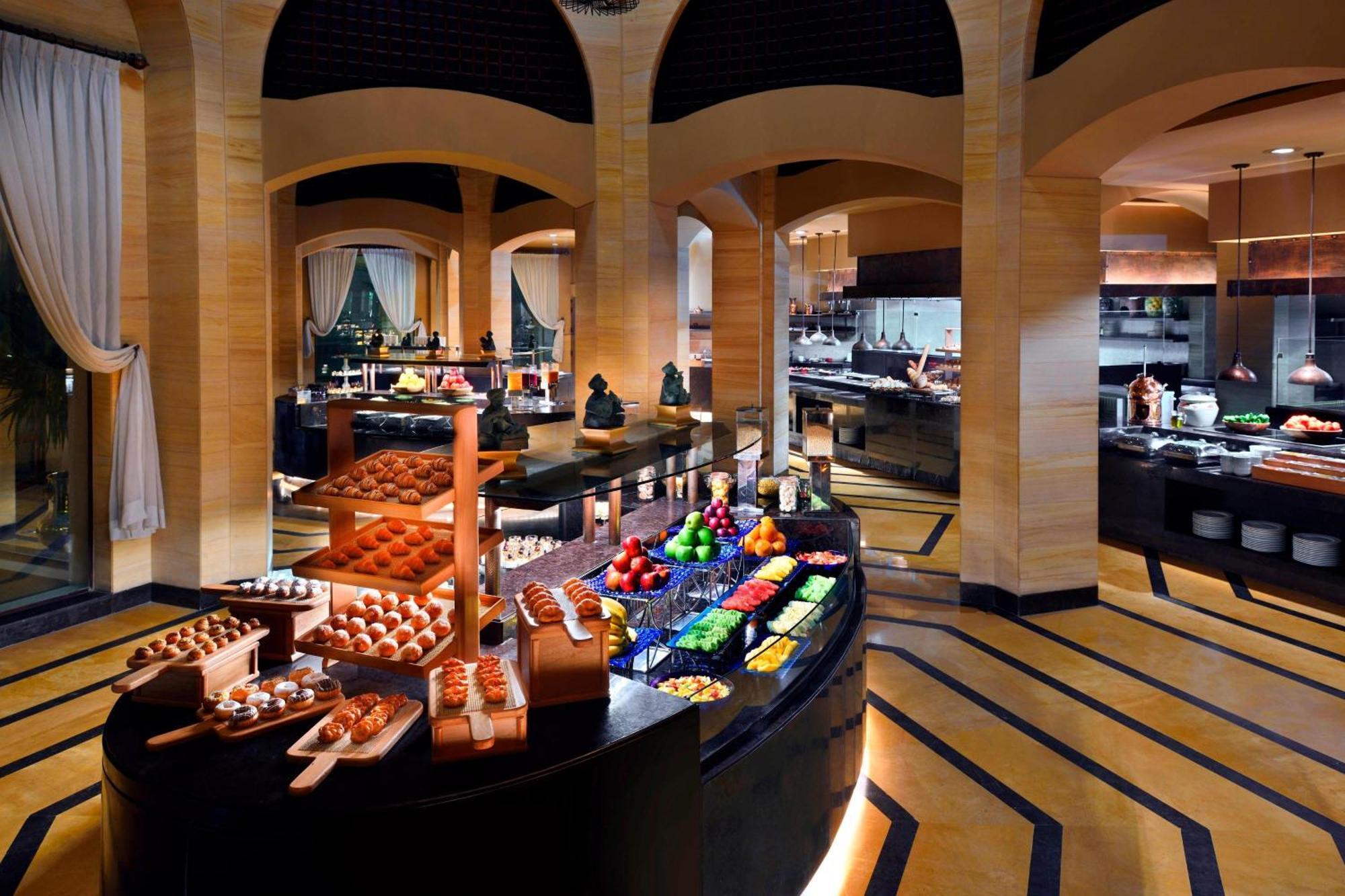فندق ماريوت مينا هاوس، القاهرة Giza المظهر الخارجي الصورة The buffet at the hotel